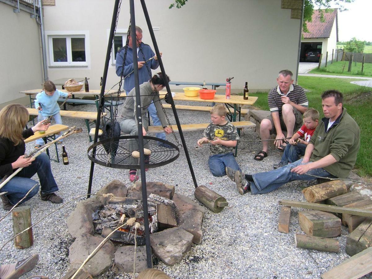 Ferienwohnungen Beim Kerabauer Schnelldorf Exterior foto